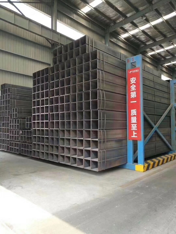 Hollow Section ERW Carbon Black Steel Pipe Metal Q235 Square Tube 6M - 12M Length