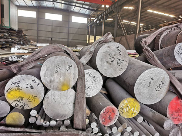 301 302 303 Stainless Steel Round Bars Hot Rolled Deformed 5mm - 200mm Dia